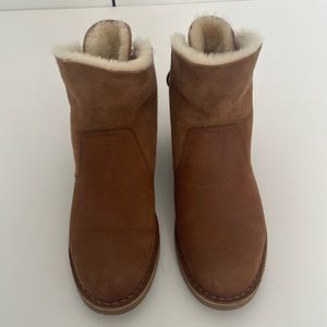NWOT/Box Women’s Uggs - Lace Up Back - Size 8.5